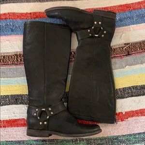 FRYE Phillip Harness Boot• Run Big•